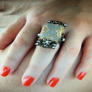 Antiqued Crystals Stone Ring- NWOT